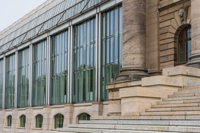 玻璃幕墙局部特写摄影图片